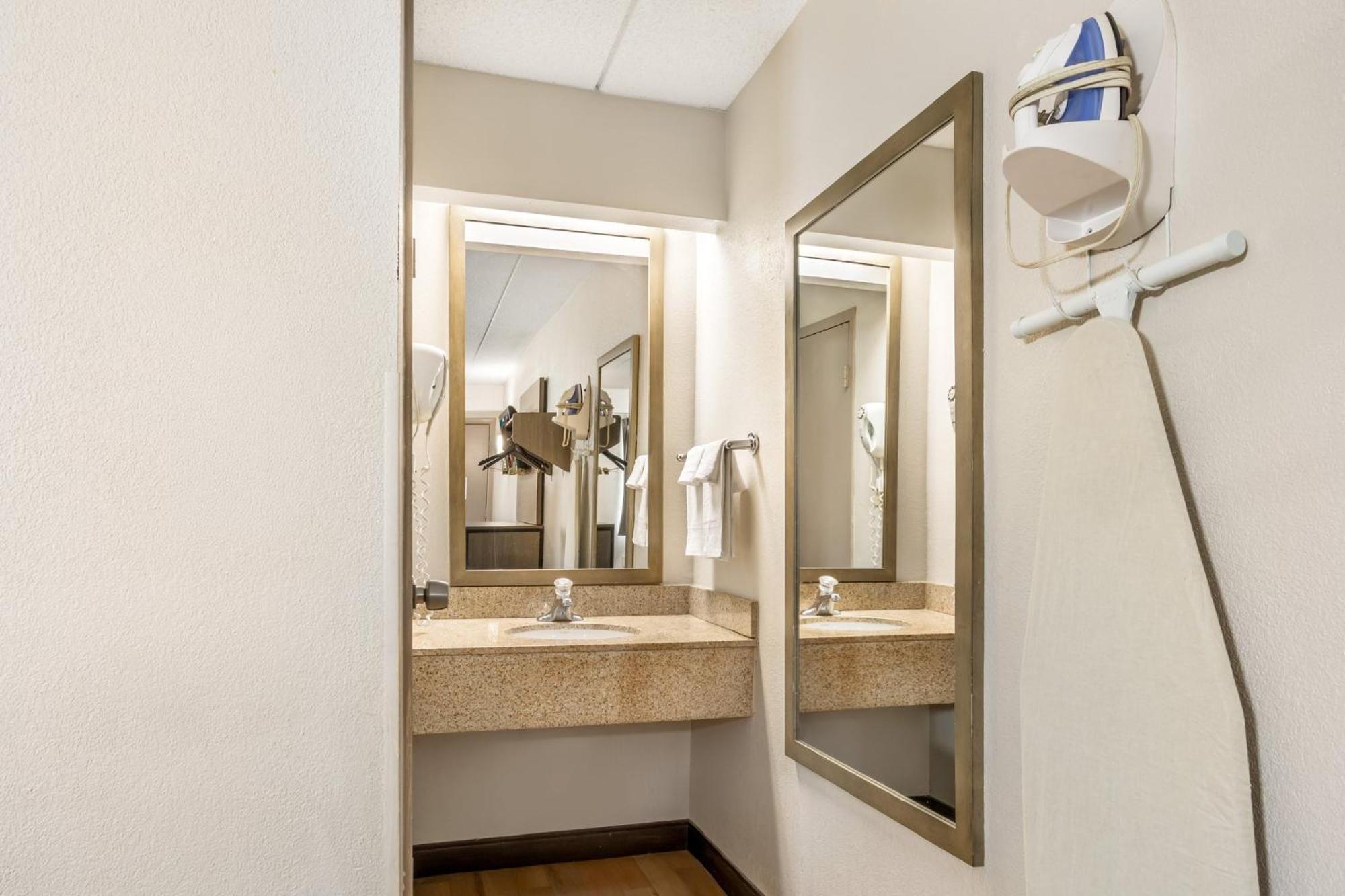 Red Roof Inn Tinton Falls-Jersey Shore Extérieur photo