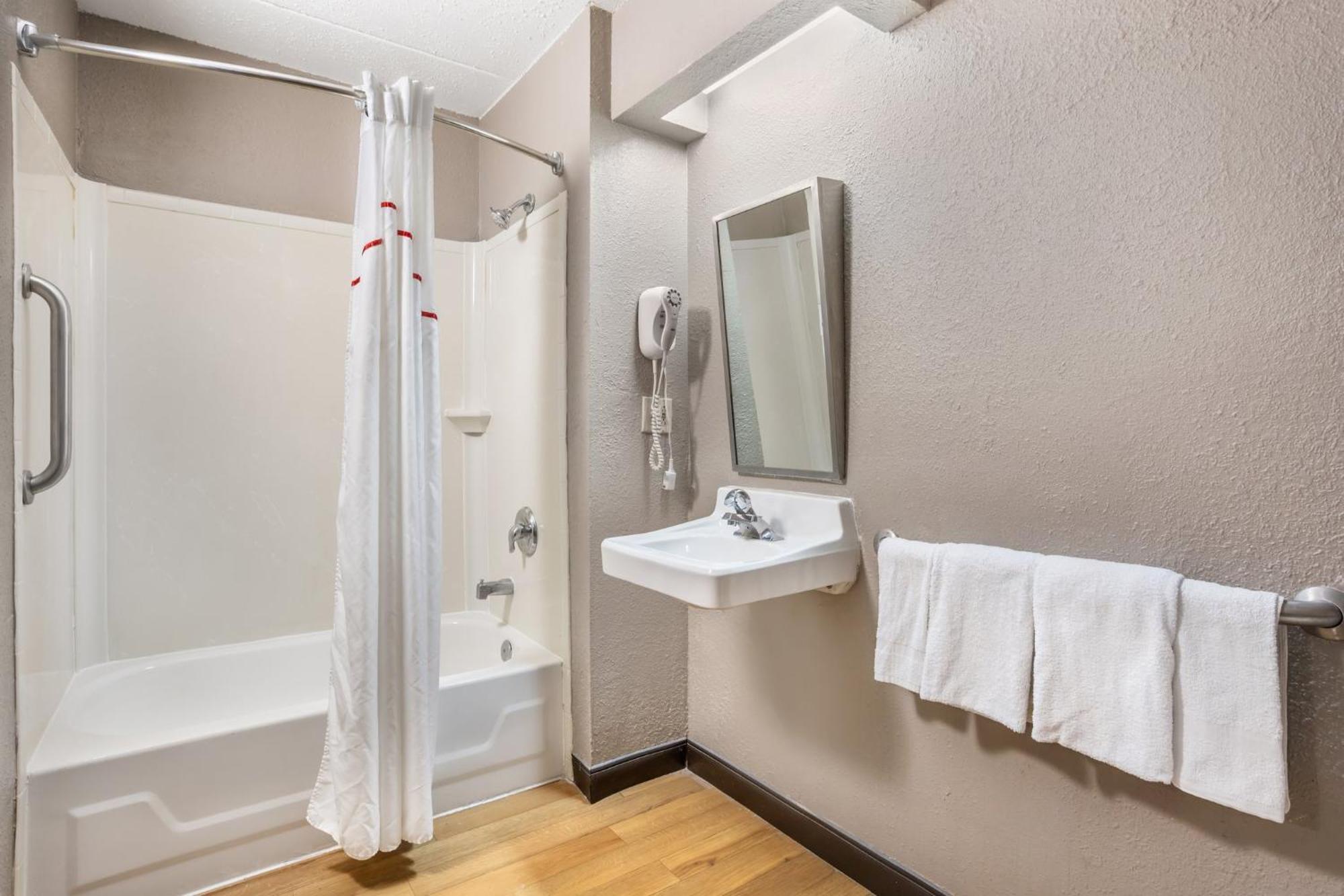 Red Roof Inn Tinton Falls-Jersey Shore Extérieur photo