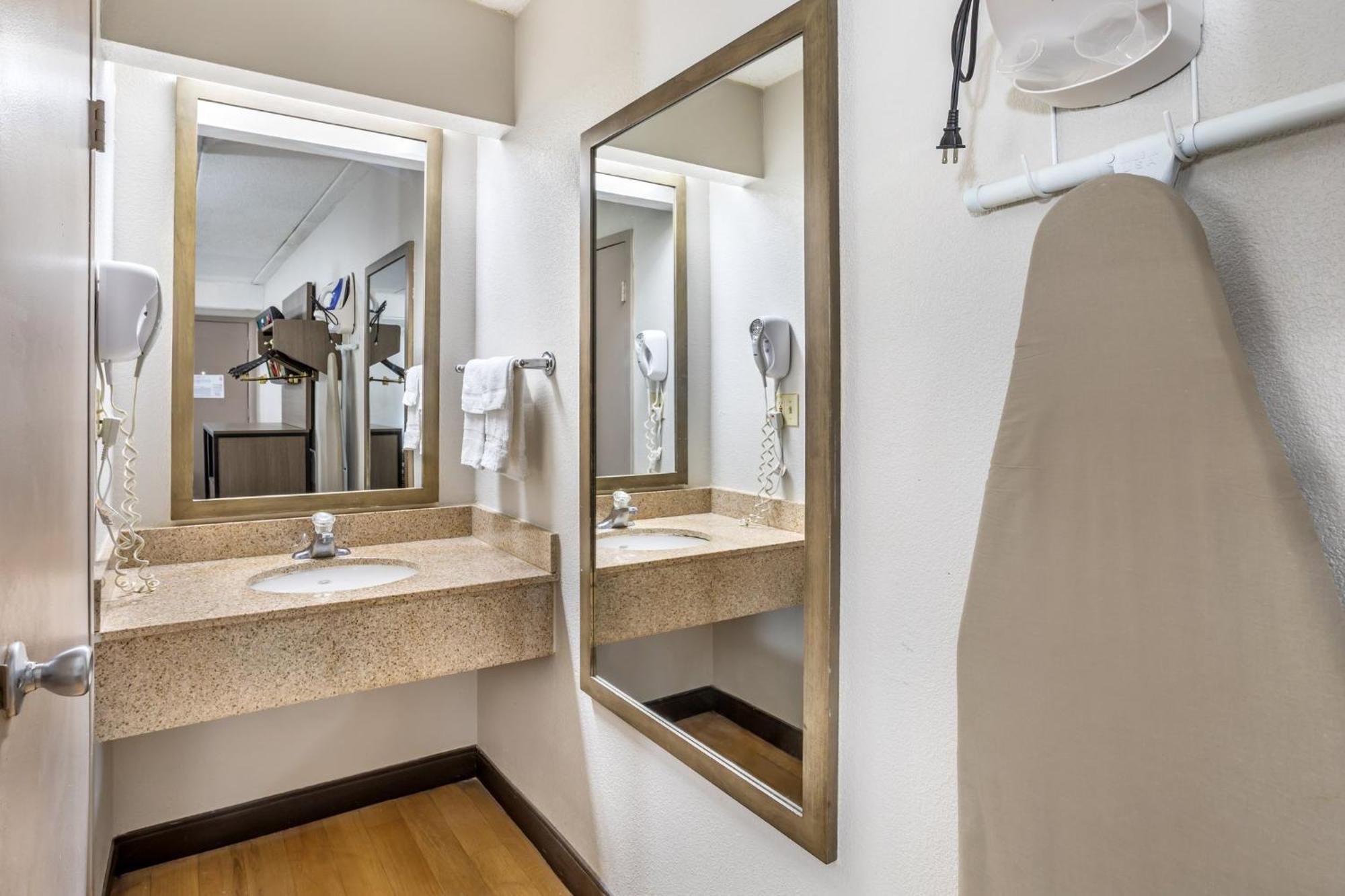 Red Roof Inn Tinton Falls-Jersey Shore Extérieur photo